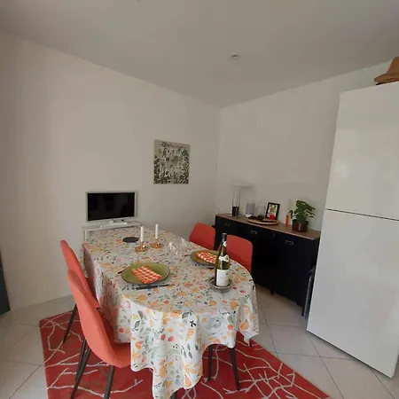 Apartment 3 Pieces Avec Terrasse, Clim Et Wifi, Proche Et Commerces - Fr-1-423-312 *