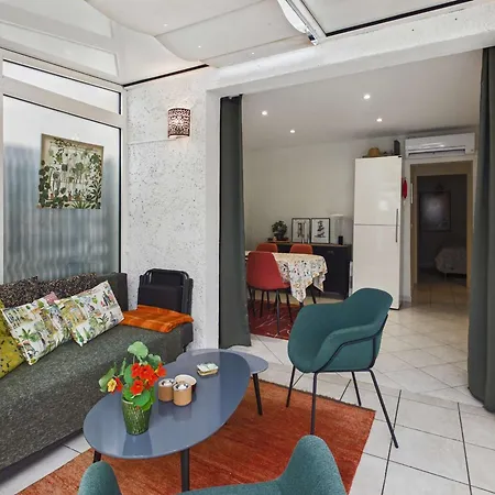 3 Pieces Avec Terrasse, Clim Et Wifi, Proche Et Commerces - Fr-1-423-312 *