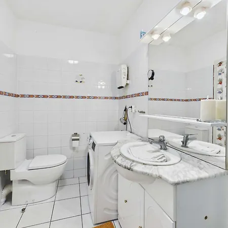 3 Pieces Avec Terrasse, Clim Et Wifi, Proche Et Commerces - Fr-1-423-312 * Ле-Гро-д'Агд