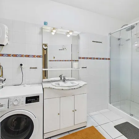3 Pieces Avec Terrasse, Clim Et Wifi, Proche Et Commerces - Fr-1-423-312 *
